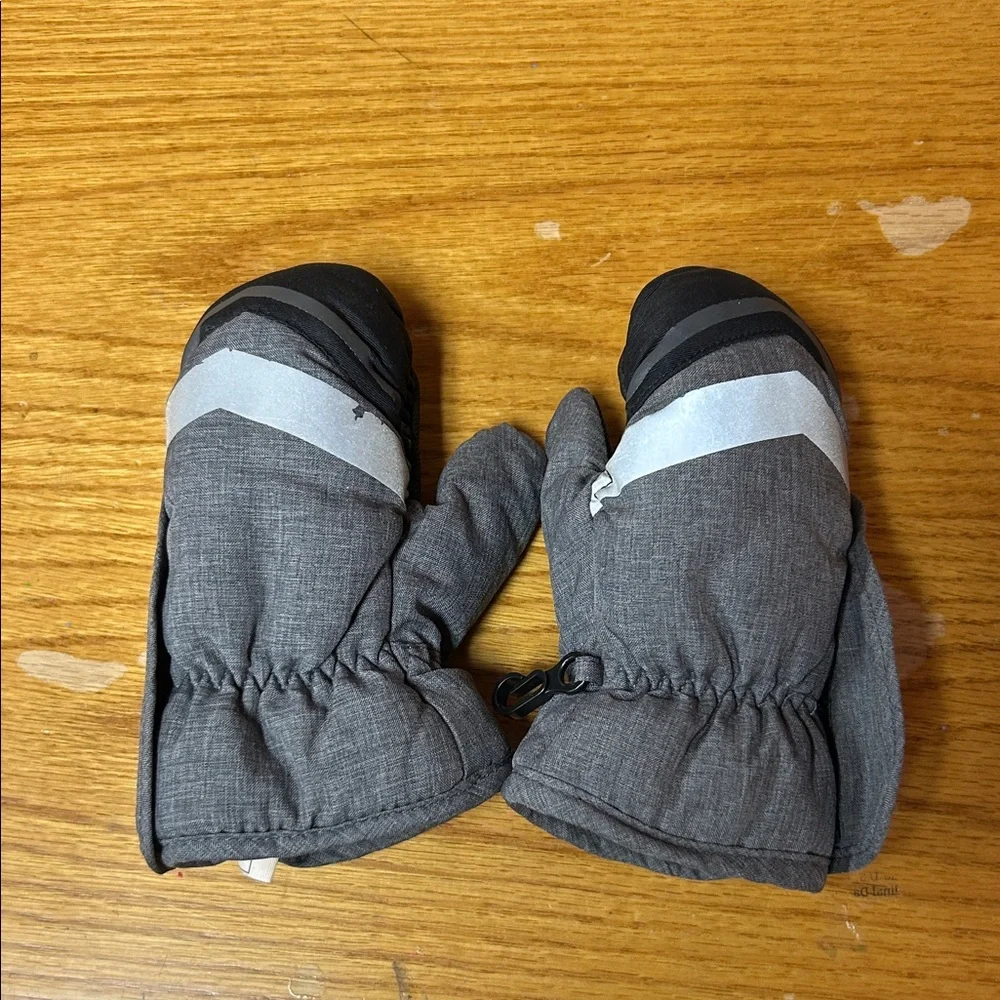 Swiss Tech Kids Mittens in Gray and Black